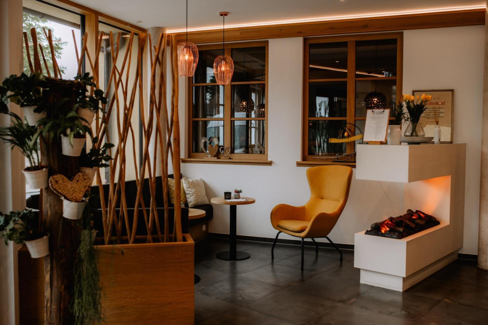 Landhotel Gary Wolframs-Eschenbach Ngoại thất bức ảnh